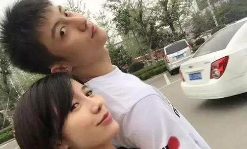 我，黄毛假少爷，全家人追着宠